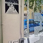 テン トゥ ゴー ホステル *
