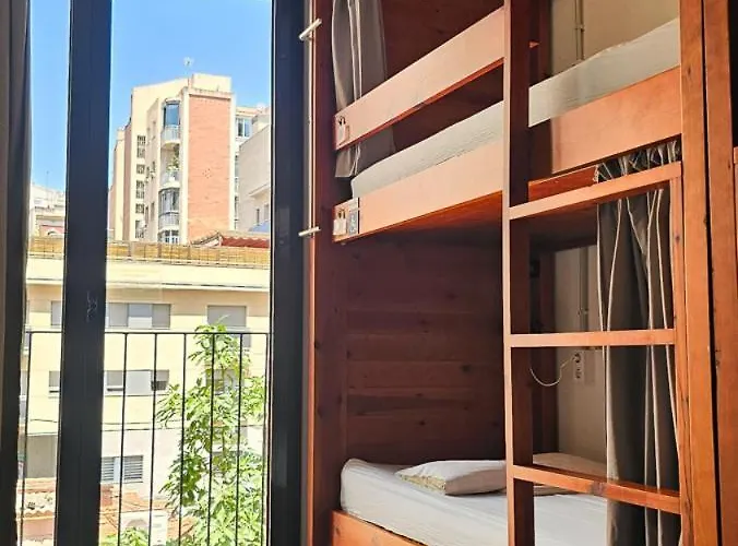 אכסניה To Go *